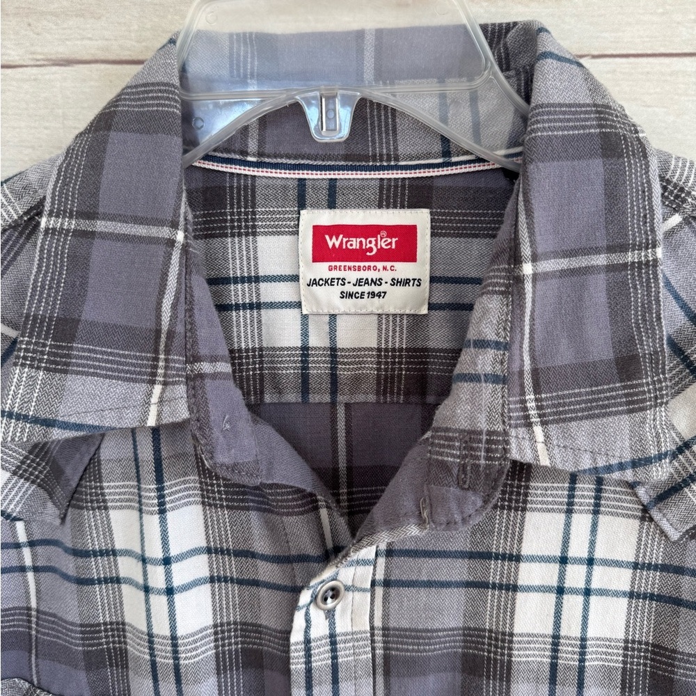 Wrangler grey, blue and beige and Plaid Men's Shirt size large - Picture 2 of 4